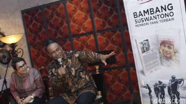 Fenty Effenty dan Mayjen TNI (Marinir) Bambang Suswantono