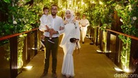Revalina S Temat hadir bersama keluarga kecilnya. Foto: Noel/detikHOT