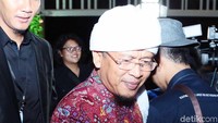Aa gym hadir di InterContinental Hotel, Dago Pakar, Bandung, Jawa Barat, Minggu (8/10). Tapi ia bukan undangan biasa. Aa Gym adalah penasihat pernikahan Bella dan Emran.  Foto: Ismail