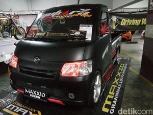 Si Hitam Elegan Pengangkut Beton