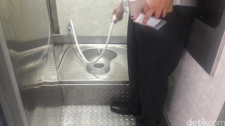 120 Smart Toilet Halte TransJ Bakal Siap Dipakai Sebelum Lebaran 120 Smart Toilet Halte TransJ Bakal Siap Dipakai Sebelum Lebaran