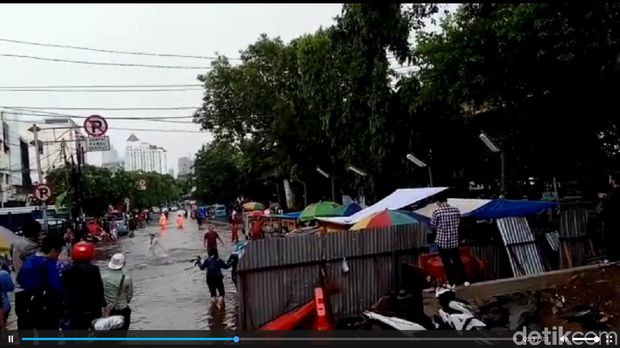 Hujan Deras, Air Sempat Masuk ke Underpass Stasiun Tebet
