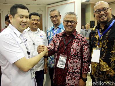 Senyum HT Saat Daftarkan Perindo ke KPU dan Janji Dukung Jokowi