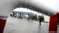 Pihaknya akan mengecek lebih lanjut izin usaha PT NEPI selaku pemilik SPBU Vivo dalam menjual BBM. Sehingga kemudian bisa diputuskan SPBU Vivo bisa beroperasi atau tidak.