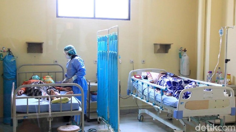 Pulang Haji, 8 Warga Kudus Terindikasi Terjangkit Virus MERS Pulang Haji, 8 Warga Kudus Terindikasi Terjangkit Virus MERS