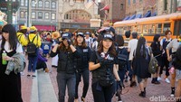 Mereka bukan tim SWAT beneran lho. Cuma cosplay saja. Tim SWAT yang asli tidak seimut ini  (Wahyu/detikTravel)