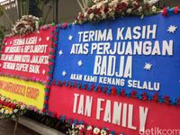 Karangan Bunga Banjiri Balai Kota di Akhir Masa Jabatan Djarot