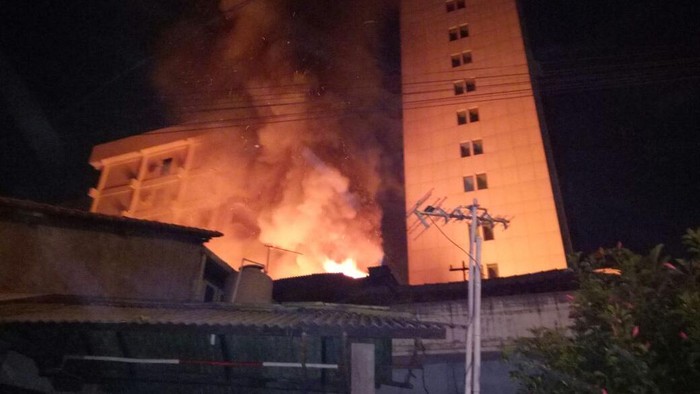Rumah Terbakar di Matraman, 13 Unit Damkar Dikerahkan