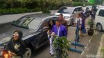 Foto: Mentereng! Syahrini-Hotman Paris ke Bareskrim Naik Bentley