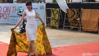 Acara ini melibatkan semua unsur masyarakat, penggemar fotografi dan pengrajin batik.