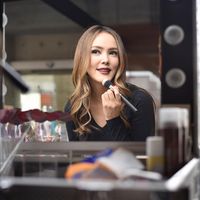 Tips Makeup dan Diet ala Cathy Sharon agar Kulit Berkilau Alami