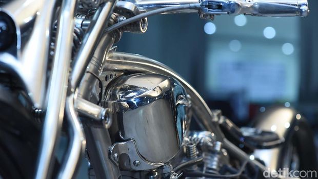 Harley-Davidson Softail Evolution Dipenuhi Krom Jawara Kustomfest