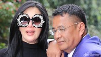 Tak mau kalah dari Syahrini, Hotman Paris juga mencolok dengan setelan jas yang dipakai pengacara perlente itu. Foto: Ismail/detikHOT