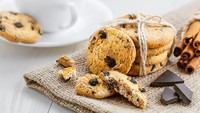 Eat This, Not That! melaporkan bahwa sebuah studi menemukan 31 persen mimpi buruk patisipan muncul ketika mereka makan manis sebelum tidur. Misalnya saja cookies dan cake.