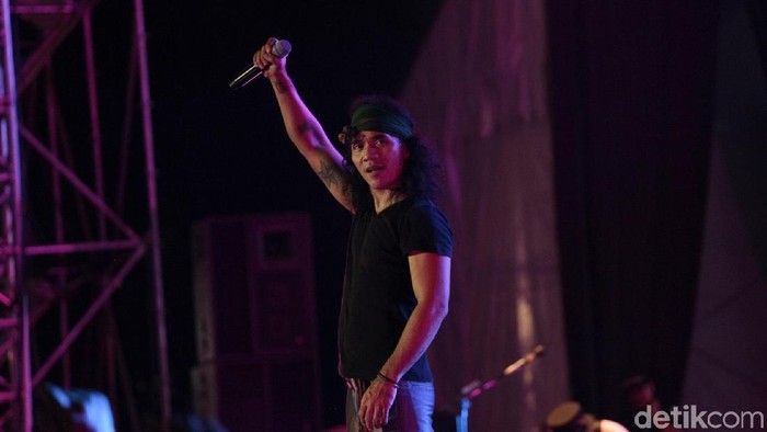 Slank saat tampil di acara Synchronize Fest 2017.