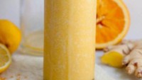 Kombinasi vitamin C dan kunyit dapat membantu memperbaiki kerusakan sel-sel tubuh akibat sinar matahari. 
