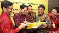 Hadir dalam konfrensi pers usai RUPSLB, (kiri-kanan)  Komisaris Utama Abdul Rachman, Direktur Muhamad Gumilang,  Direktur Nurkholis Wahyudi, Direktur Iwan Soeroto, Direktur Ida Ayu Kade Karuni,  Direktur Utama Josephus K. Triprakoso dan Direktur Paulus Endra Suyatna.