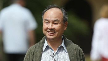 Masayoshi Son merupakan orang terkaya di Jepang. Dia pendiri sekaligus CEO konglomerasi Softbank yang telah berinvestasi di banyak perusahaan termasuk Uber, Grab sampai Yahoo Jepang. Foto: Getty Images