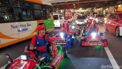 Asyiknya Naik Gokart ala Mario Bros di Tokyo