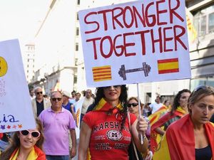 Ratusan Ribu Warga Protes Rencana Pemisahan Diri Catalunya dari Spanyol