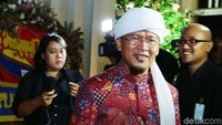 Ia sempat memberi wejangan untuk Laudya Cynthia Bella dan Engku Emran. Foto: Ismail