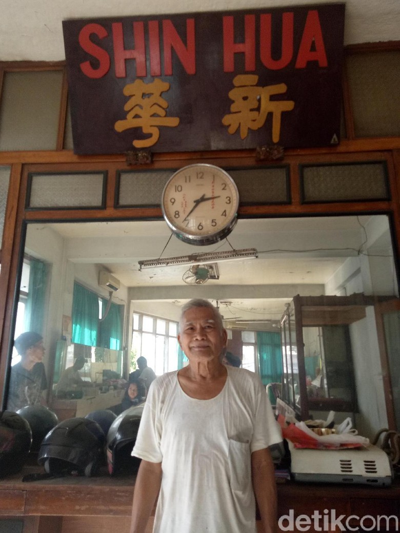 Menengok Barber Shop Tertua di Surabaya Menengok Barber Shop Tertua di Surabaya