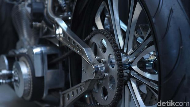 Harley-Davidson Softail Evolution Dipenuhi Krom Jawara Kustomfest
