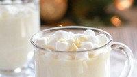 Whitw chocolate juga enak dibuat hot chocolate. Rasanya manis legit apalagi ditambah taburan marshmallow. Slrrup! Foto: Istimewa
