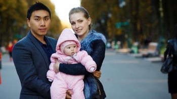 Tapi justru pada saat main pingpong, dia bertemu wanita cantik jelita. Entah rayuan maut apa yang dikeluarkan Mei, ia berhasil memacari wanita itu. Bahkan kemudian menjadi istrinya dan memakai nama baru, Mei Dasha. Foto: istimewa
