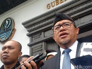 Diancam Sopir Angkot, Aher Tunggu Arahan Pusat Soal Taksi Online