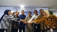 Tujuh bank dan lembaga keuangan bersama-sama membiayai pembangunan jalan tol ruas Surabaya - Mojokerto, Jawa Timur senilai Rp 3,486 triliun.