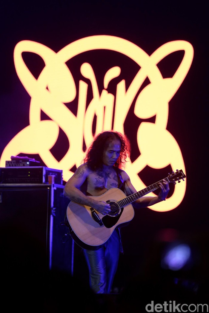 Slank saat tampil di acara Synchronize Fest 2017.