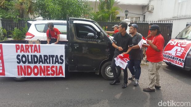 Grace, Tsamara dan Giring Nidji Jalan Kaki Daftarkan PSI ke KPU