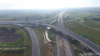 Jalan Tol Kualanamu-Sei Rampah juga menyambung jalan tol Jasa Marga yang telah beroperasi sebelumnya, yaitu Jalan Tol Belawan-Medan-Tanjung Morawa. Titik pertemuan antardua jalan tol tersebut adalah di Tanjung Morawa. Pool/HK