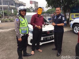 Polisi Tilang Pengemudi Mobilio Pakai Strobo yang Viral di Medsos