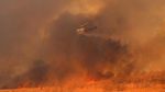 Zat Merah Pemadam Api Dijatuhkan dari Langit California