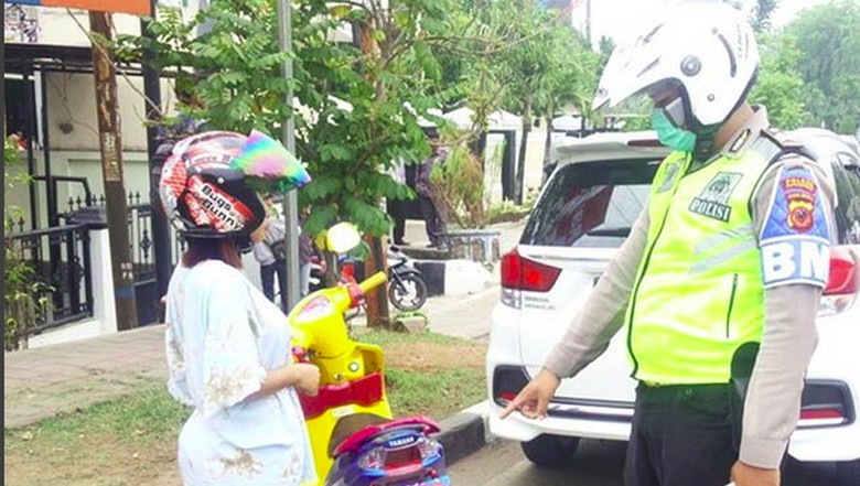 Pakai Pelat Thailand Pemotor di Karawang  Ngaku untuk Variasi 