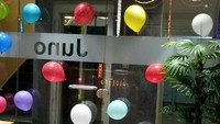 Bagaimana reaksi kamu kalau akan kerja dan melihat kantor hari ini didekorasi meriah dengan balon dan pernak-pernik pesta? (Foto: instagram/milantheshrink)