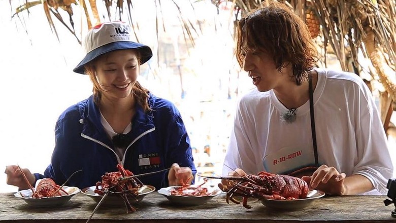 Enaknya Lee Kwang Soo Nyobain Lobster Di Pantai Timang