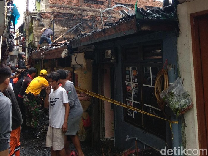 Kebakaran di Tambora, 6 Rumah Warga Hangus