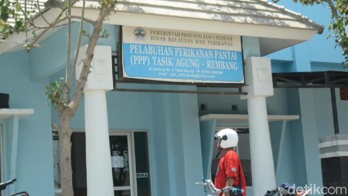 Kepala Pelabuhan Tasikagung Rembang Ditahan, Pelayanan Terganggu