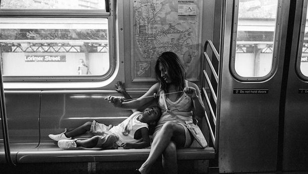 Keren! Fotografer Ini Potret Momen Perjalanan di Subway New York 