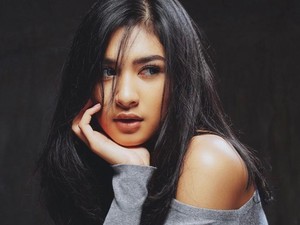 Siapa Sih Cowok yang Ngasih Mikha Tambayong Hadiah?