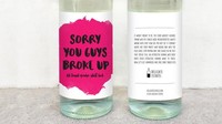 Nah, yang ini cocok untuk diberikan pada teman yang baru putus cinta. Tulisannya Sorry You Guys Broke Up. Tambahan kalimat penghibur, Paling tidak, kamu masih menarik sangat pas untuk menghibur mereka. Foto: Delicate Estates