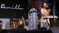Danilla kebagian untuk naik panggung pada hari ketiga, yaitu Minggu (8/10/2017). Foto: Hanif Hawari