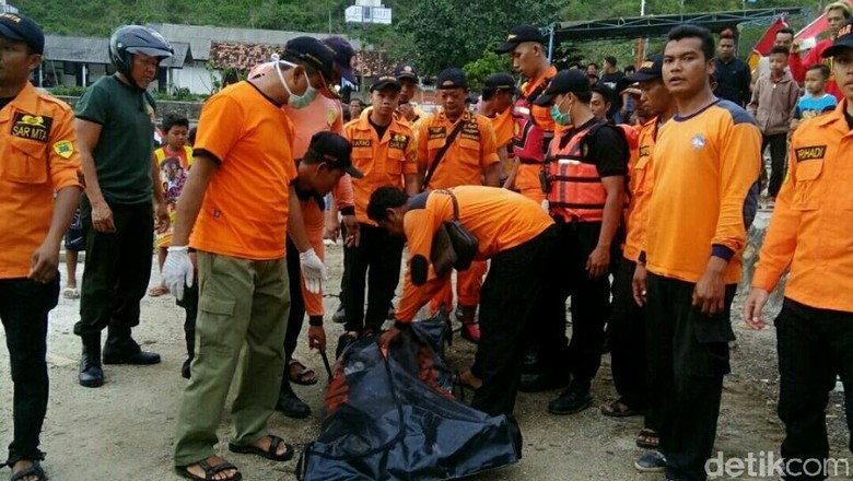Pencari Rumput Laut di Gunungkidul yang Hilang Ditemukan Tewas Pencari Rumput Laut di Gunungkidul yang Hilang Ditemukan Tewas