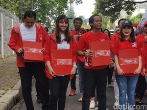 Grace, Tsamara dan Giring Nidji Jalan Kaki Daftarkan PSI ke KPU