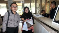 Yulianti mengaku tidak tahu apa yang akan ditanyakan penyidik perihal suaminya itu.