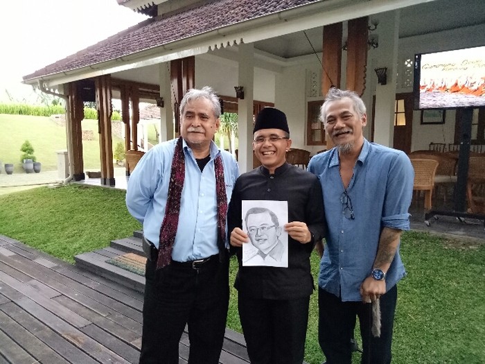 Saat Tio Pakusadewo Karikaturkan Bupati Anas
