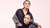 Foto Millendaru bersama rekannya yang juga seorang stylist. (Dok. Instagram/millencyrus)